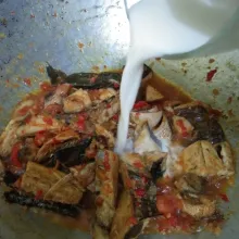 Masukan larutan fiber cream, aduk rata koreksi rasa.