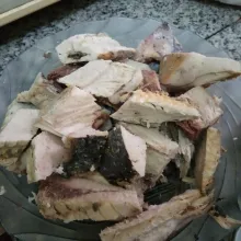 Potong - potong pindang tongkol, goreng hingga berubah warna, tiriskan.