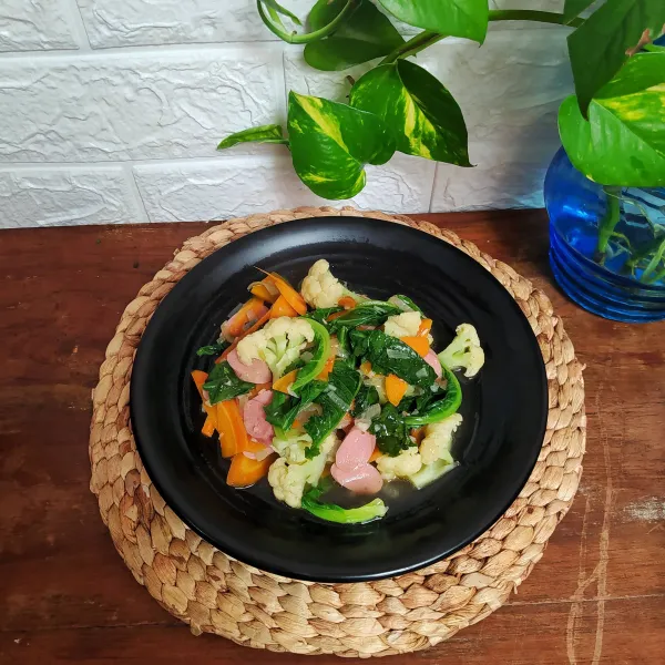 Sajikan selagi hangat.