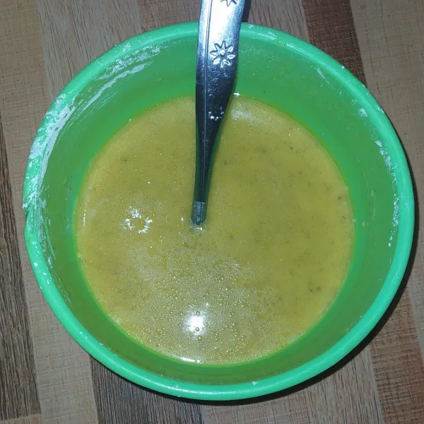 Campurkan semua bahan selimut, aduk rata.