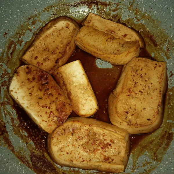 Masak sampai cairan habis. Matikan dan biarkan dingin tidak usah dibalik-balik.