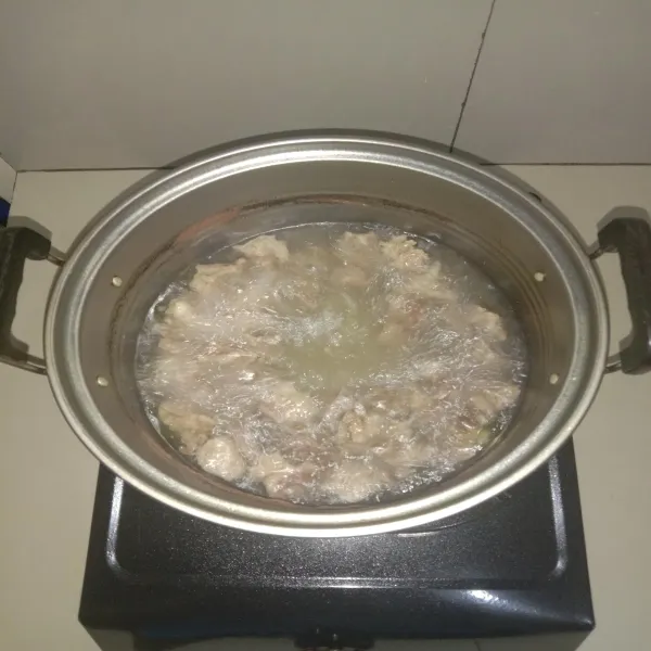 Rebus dahulu tetelan sampai empuk.