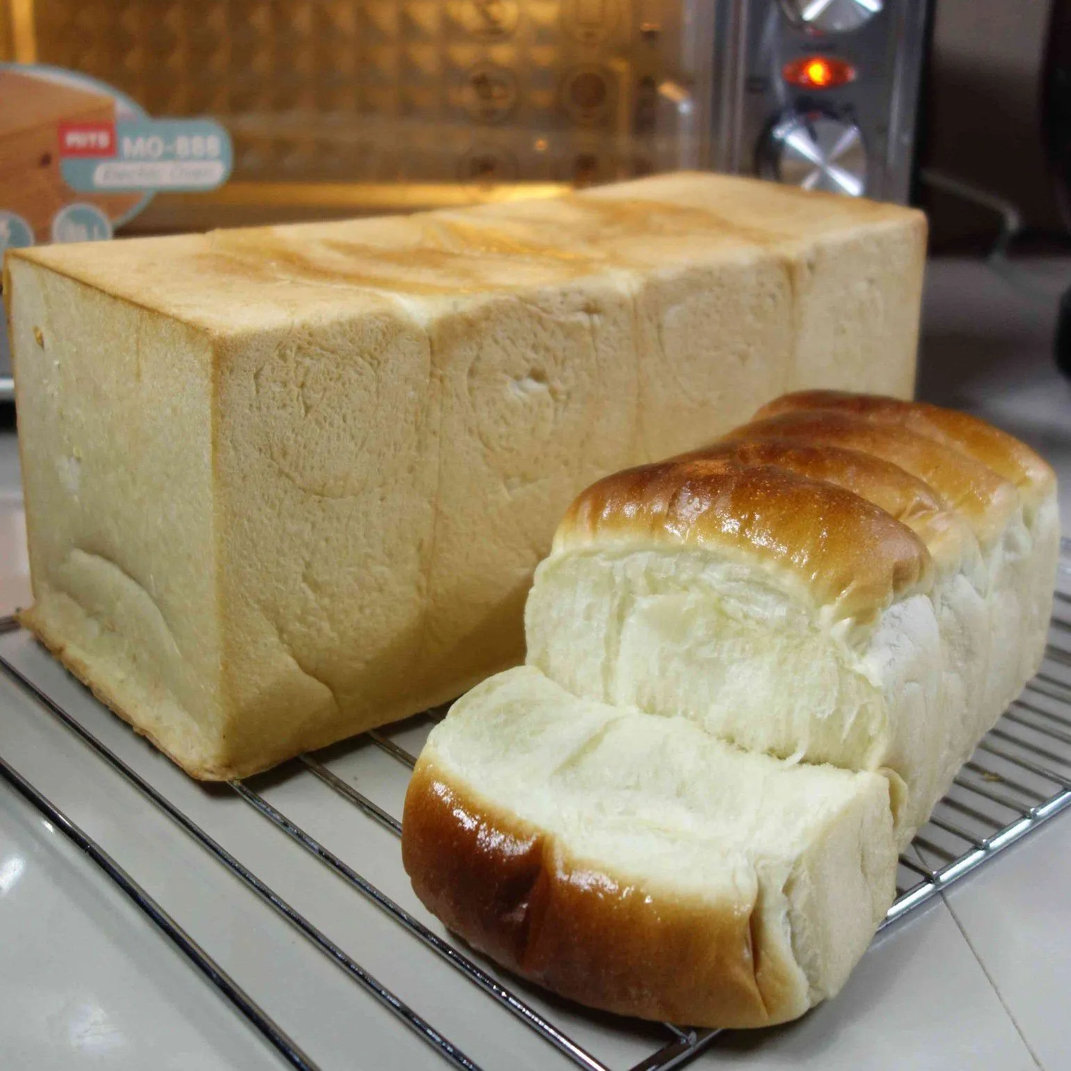 Roti Tawar Susu & Roti Gembong