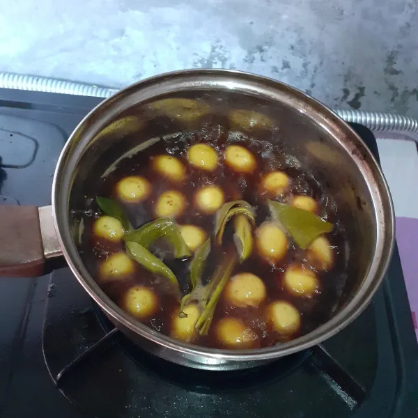 Masak dengan api sedang.