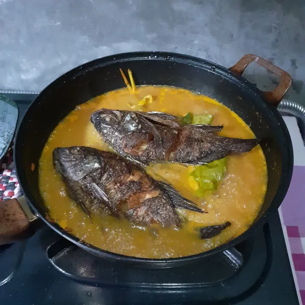 Masukkan ikan mujair.