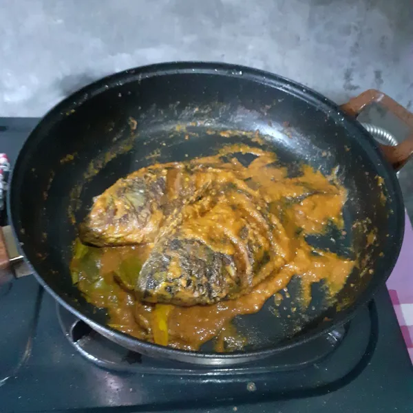 Masak sampai air menyusut.