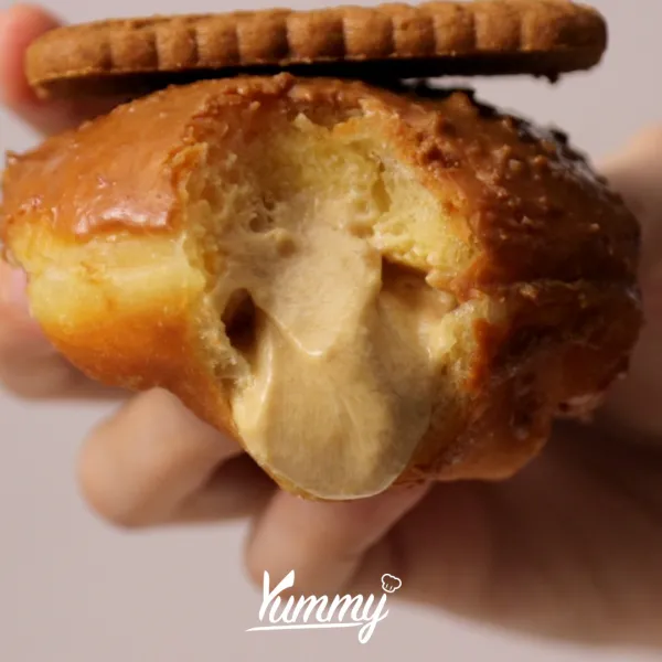 Biscoff Bomboloni