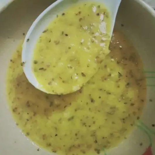 Setelah itu buat bahan olesan dengan mencampurkan semua bahan olesan dan aduk hingga rata.