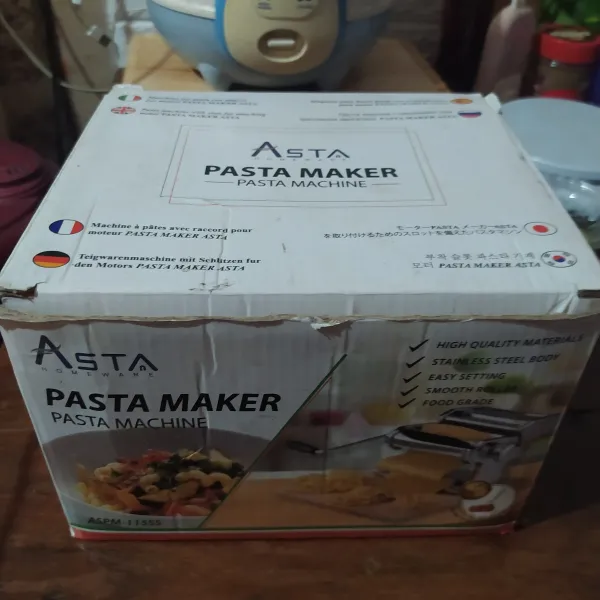 Masukkan ke dalam kardusnya, lalu simpan di tempat yang kering.