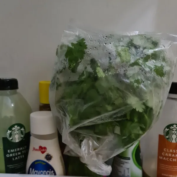 Masih segar meskipun sudah disimpan selama 1 minggu. Harus disimpan di chiller agar kesegarannya terjaga.