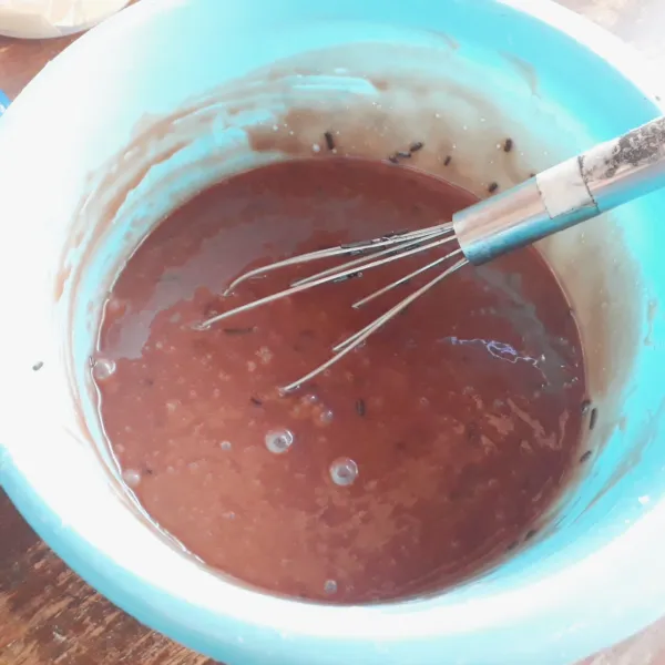 Masukkan meses, aduk rata.