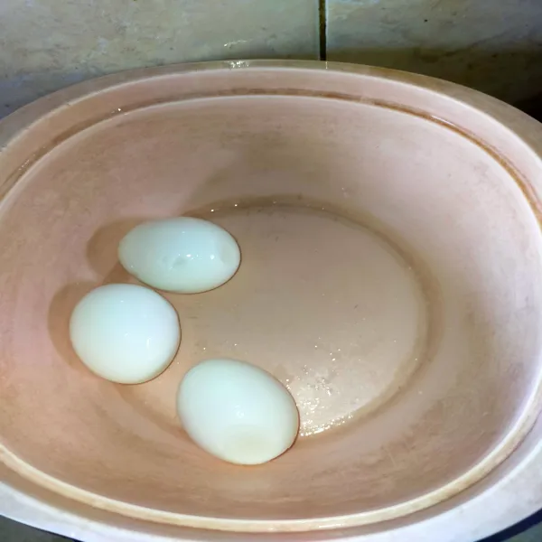 Telur siap disantap/digunakan untuk berbagai jenis masakan.