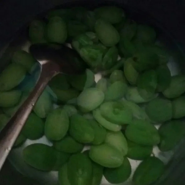 Aduk rata sebentar, matikan api. Tiriskan.