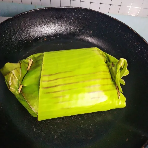 Bakar di atas teflon panas sebentar.