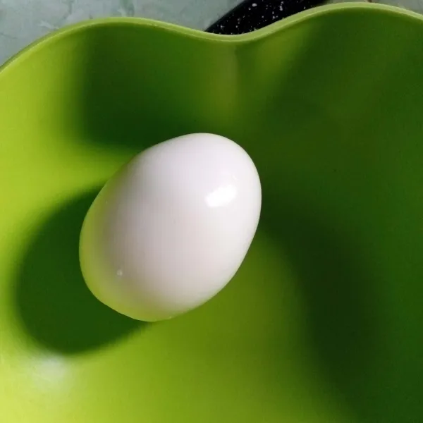Kupas telur dengan mudah dan hasilnya mulus, tidak boncel-boncel.