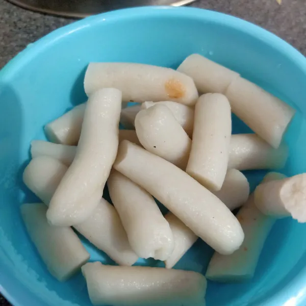 Rebus korean rise cake dinginkan lalu potong.