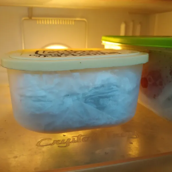 Tutup rapat dan simpan kedalam lemari es.