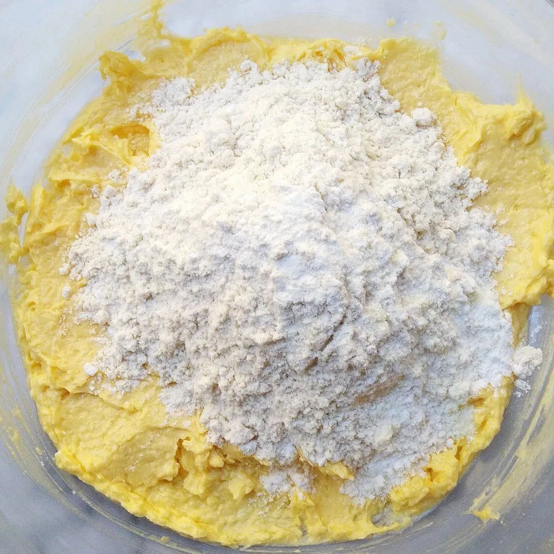 Step 3 Eggless Putri Salju