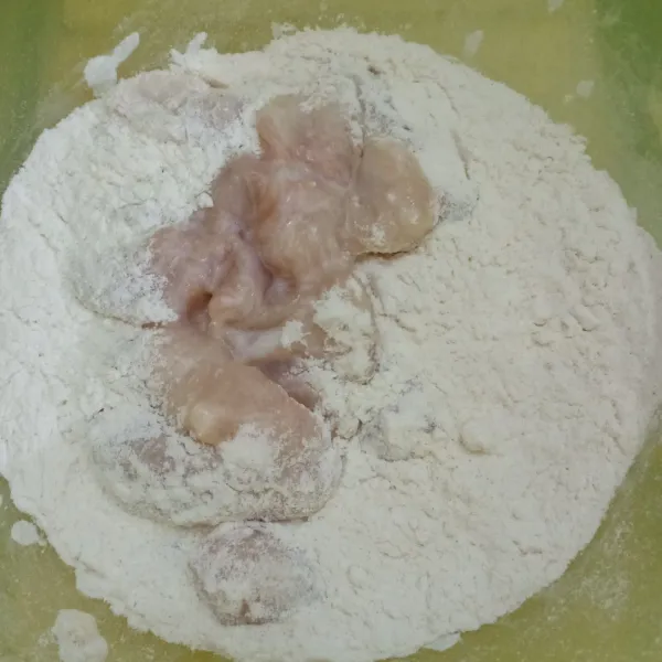Baluri dengan tepung maizena.