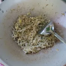 Masak sebentar hingga taoge layu. Siap dihidangkan.