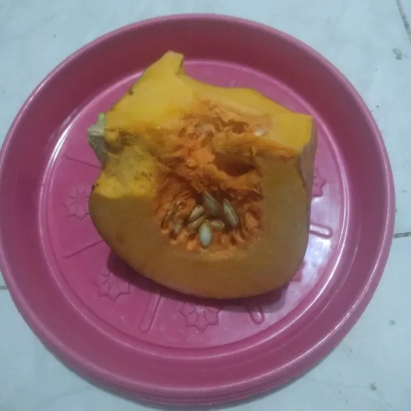 Siapkan labu kuning.