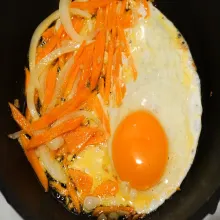 Tambahkan telur dan orak-arik.