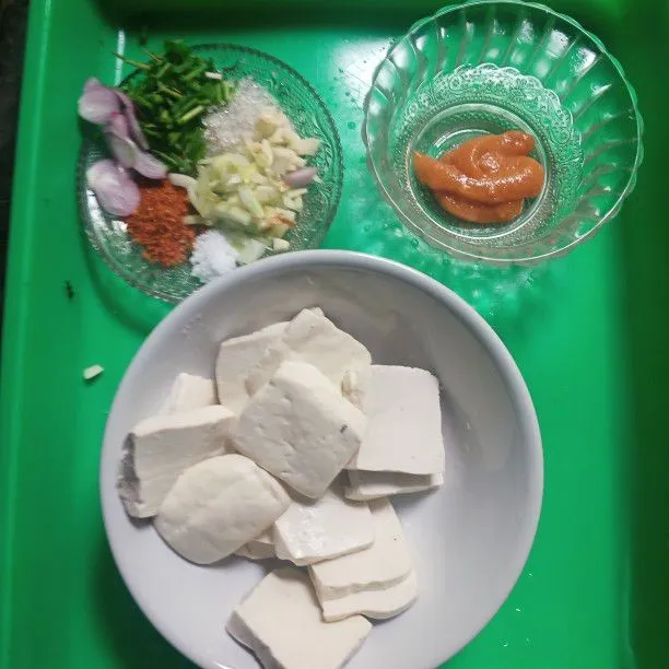 Step 1 Dubu Jorim (Tahu Goreng Bumbu Korea)