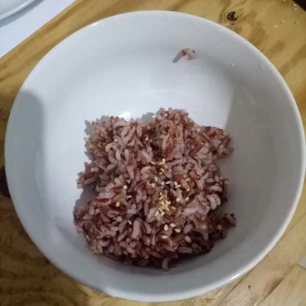 Pastikan menggunakan nasi panas