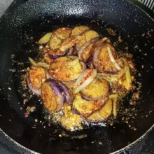 Aduk-aduk hingga tercampur rata, icip rasanya dan siap disajikan.