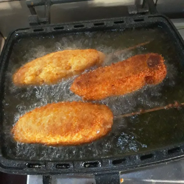 Goreng sampai kecoklatan dan siap disajikan