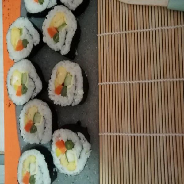 Potong-potong dengan tebal 1 cm.