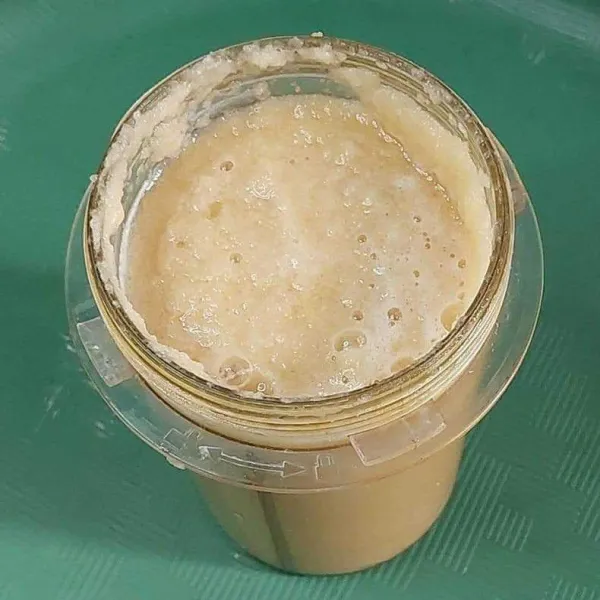 Masukkan kentang ke dalam blender, haluskan.