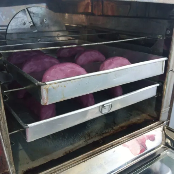 Panaskan oven. Panggang selama 30 menit atau sampai matang sesuai dengan oven masing-masing. Angkat dan sajikan.