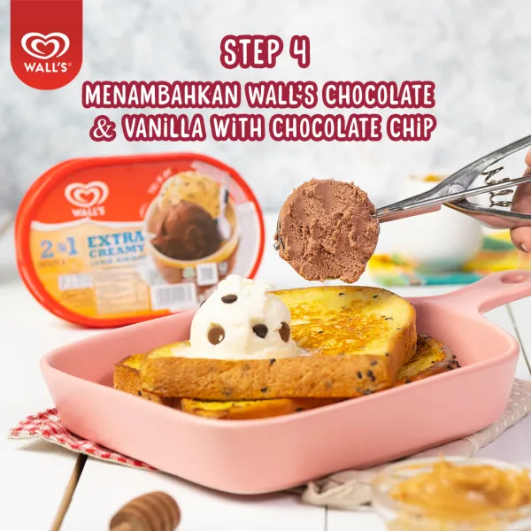 Susun dalam piring saji. Tambahkan Wall’s Chocolate & Vanilla Chocolate Chip.