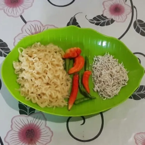 Siapkan semua bahannya.