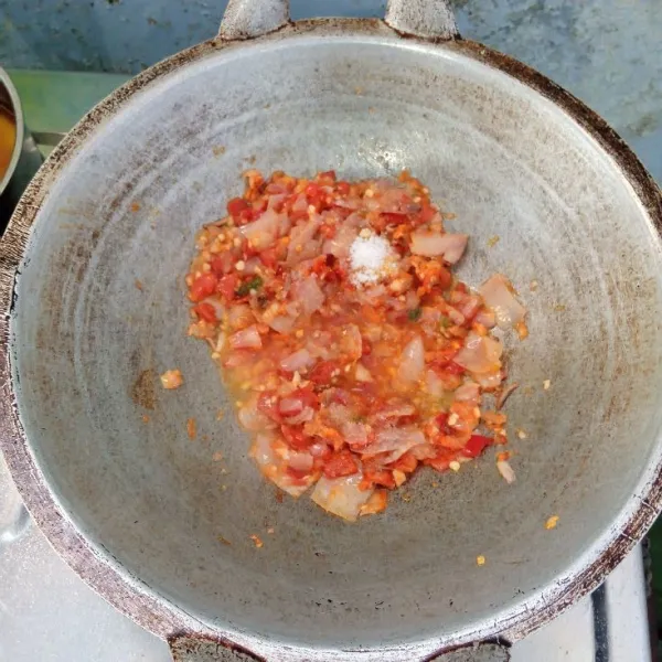 Tambahkan gula dan garam. Masak sampai matang. Angkat dan sajikan.