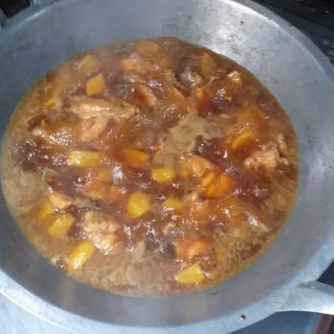 Masak hingga matang, angkat dan sajikan. Taburi dengan bawang goreng.