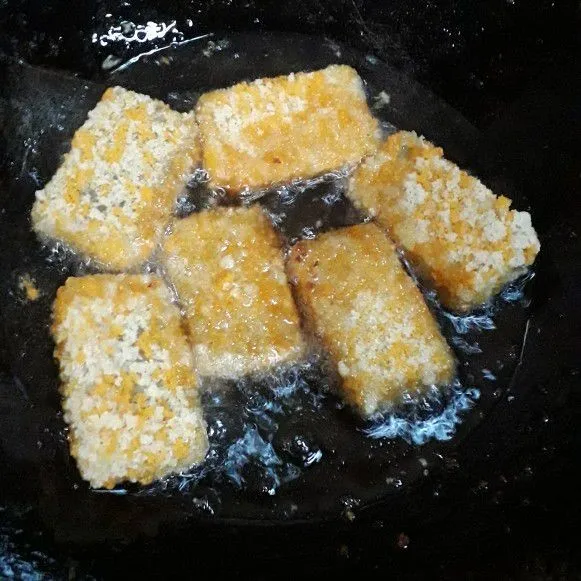 Goreng nugget sampai kuning kecoklatan