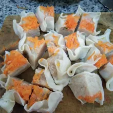 Potong - potong dimsum, sisihkan.