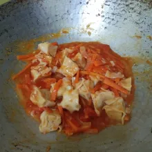 Aduk dan masak hingga menyerap, koreksi rasa.