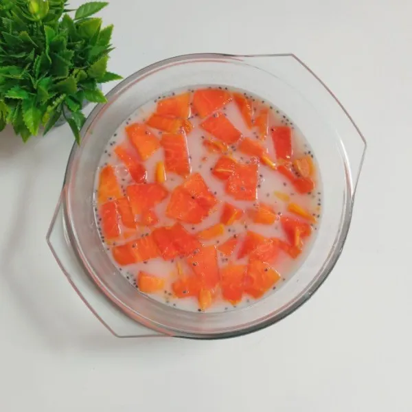 Tuang ke dalam mangkuk atau gelas, tambahkan es batu bila suka.