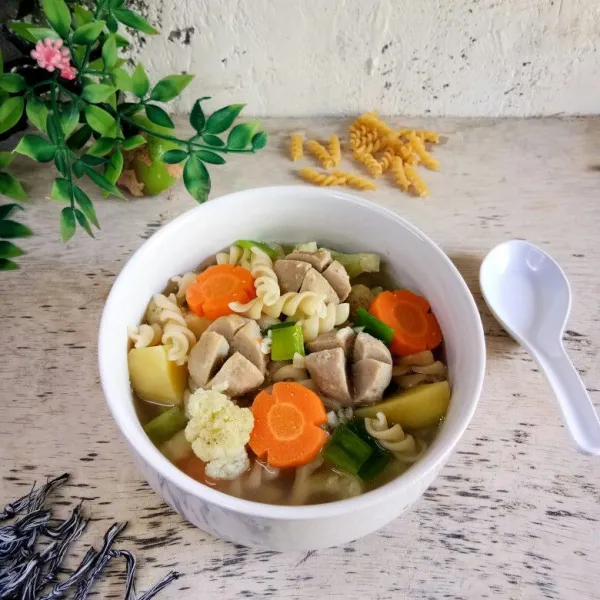 Pindahkan ke mangkuk. Siap disajikan.