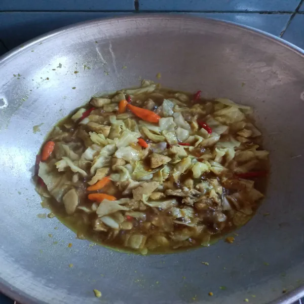 Tambahkan cabe rawit air dan kecap secukupnya