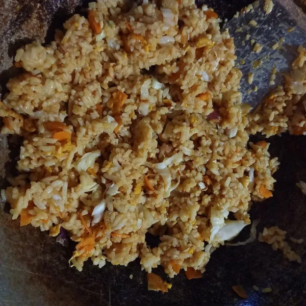 Terakhir beri kecap sesuai selera, masak sampai merata