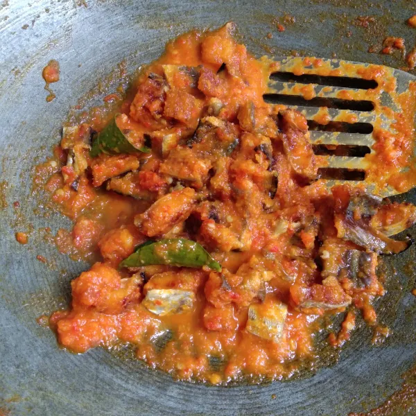 Masak hingga airnya surut.