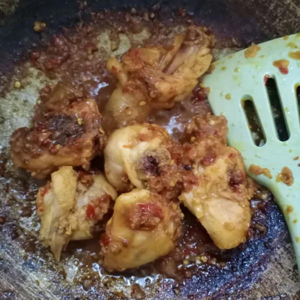 Masak sampai kuah mengering.