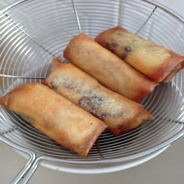 Sajikan hangat agar keju meleleh saat dimakan.