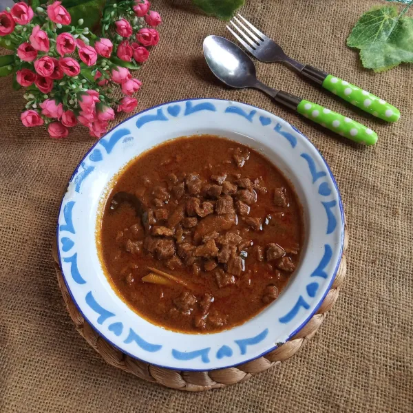 Pindahkan ke piring saji. Hidangkan hangat.