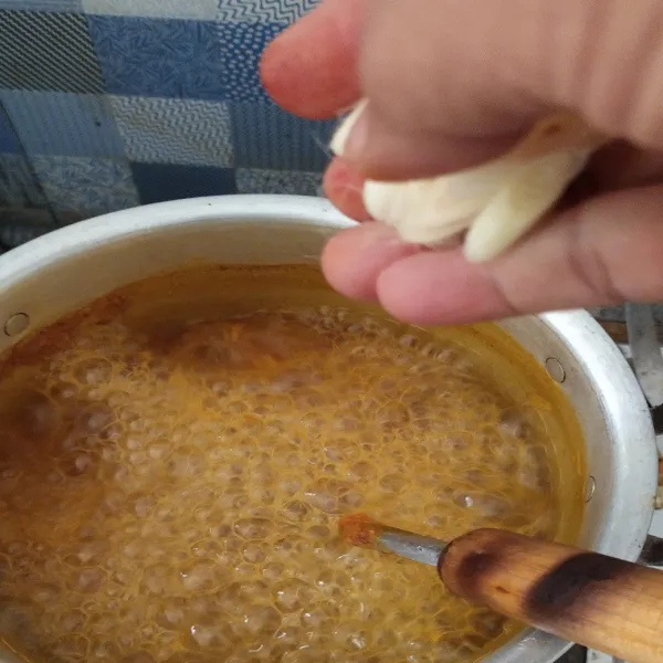 Tambahkan serai, didihkan kembali selama ±3 menit.