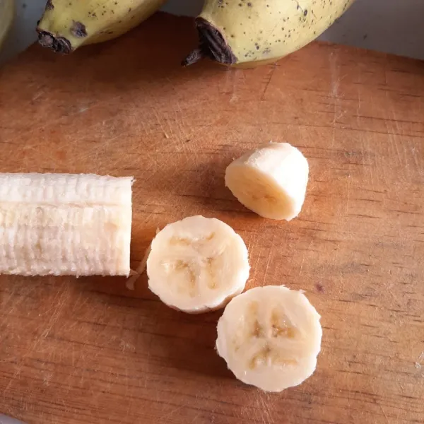 Potong-potong buah pisang.